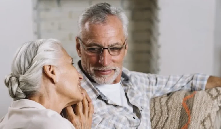 Una aplicación segura para mujeres de 40+ que buscan compromiso