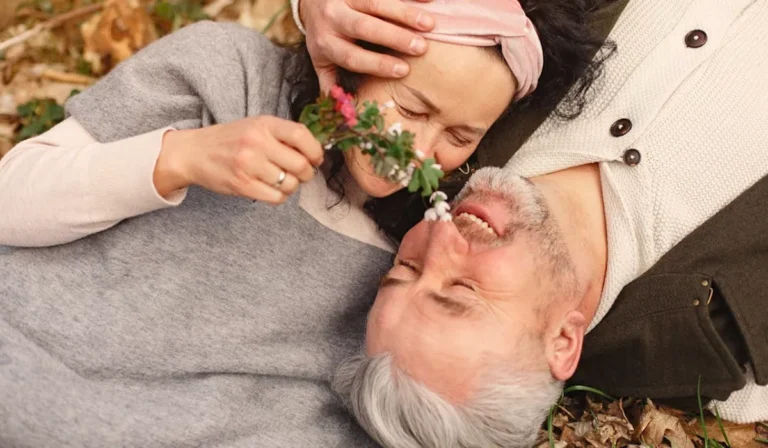 Mujeres solteras de 40+: cómo empezar a usar apps de citas