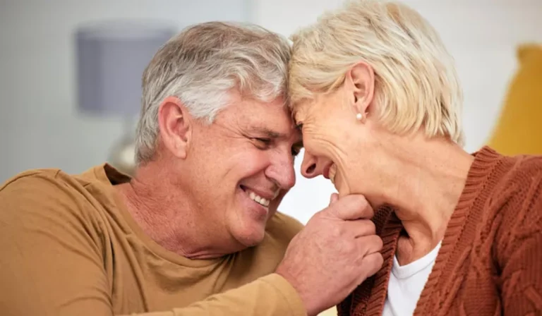 La nueva app donde mujeres maduras están encontrando el amor